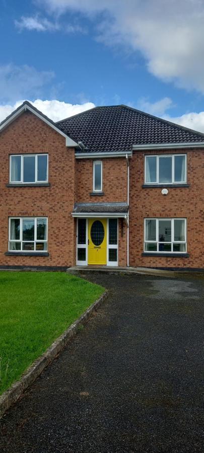 1 Cartrun Breac N39D7H6 Opposite Longford Rugby Club - See The Yellow Door Exterior photo